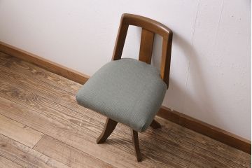 昭和レトロ　ナラ材　やさしい色合いの回転チェア(回転椅子、アームチェア、イス)(R-046155)