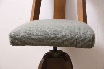 昭和レトロ　ナラ材　やさしい色合いの回転チェア(回転椅子、アームチェア、イス)(R-046155)