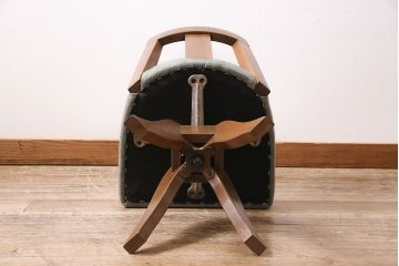 昭和レトロ　ナラ材　やさしい色合いの回転チェア(回転椅子、アームチェア、イス)(R-046155)