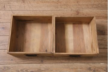 アンティーク家具　和製　昭和中期　ストリップド(剥離)　ニレ材　素朴な木の質感が楽しめる鉄脚付き収納棚(戸棚、オープン棚)(R-046156)