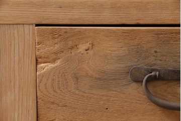 アンティーク家具　和製　昭和中期　ストリップド(剥離)　ニレ材　素朴な木の質感が楽しめる鉄脚付き収納棚(戸棚、オープン棚)(R-046156)