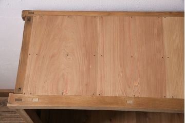アンティーク家具　和製　昭和中期　ストリップド(剥離)　ニレ材　素朴な木の質感が楽しめる鉄脚付き収納棚(戸棚、オープン棚)(R-046156)
