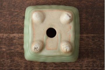 大正〜昭和初期　青磁　植木鉢(陽刻)(R-046164)