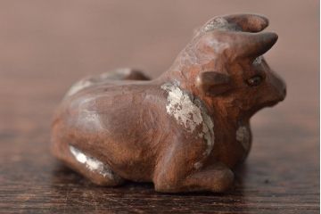 古い　牛の木彫根付(彫刻、在銘、作家物、提げ物)(R-046175)