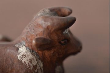 古い　牛の木彫根付(彫刻、在銘、作家物、提げ物)(R-046175)