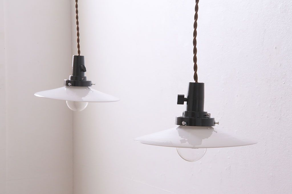 アンティーク照明　戦前　レトロな平笠シェードのペンダントライト2個セット(天井照明、吊り下げ照明、電笠)(R-046182)