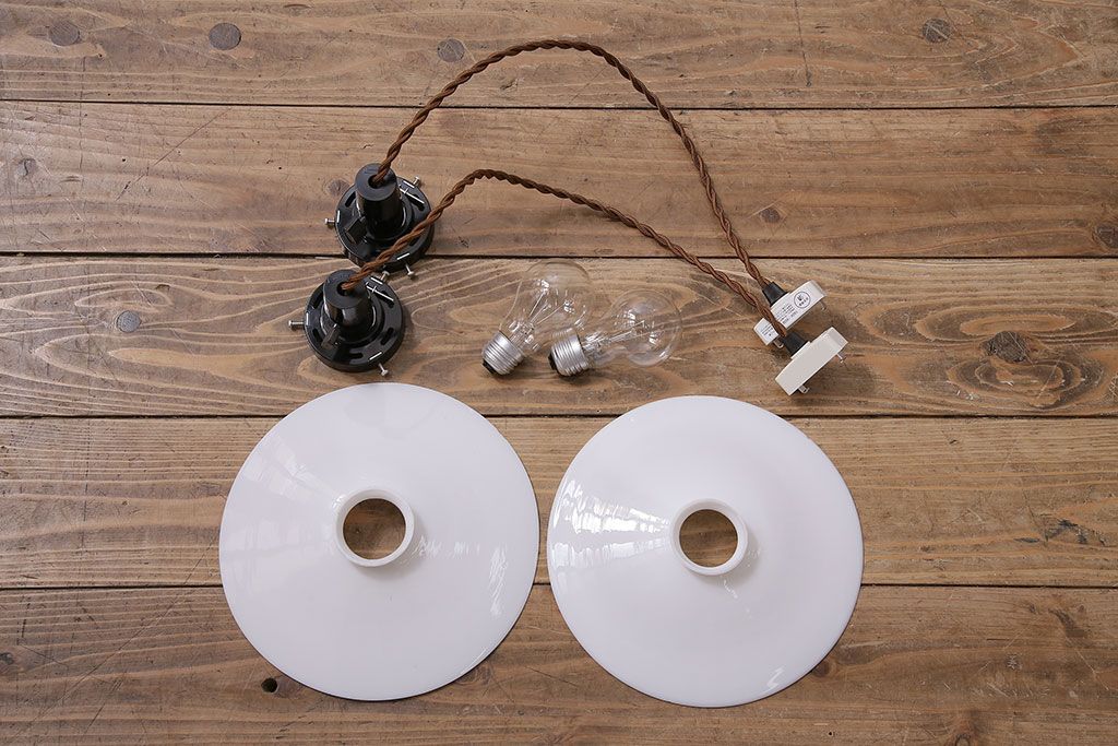 アンティーク照明　戦前　レトロな平笠シェードのペンダントライト2個セット(天井照明、吊り下げ照明、電笠)(R-046182)