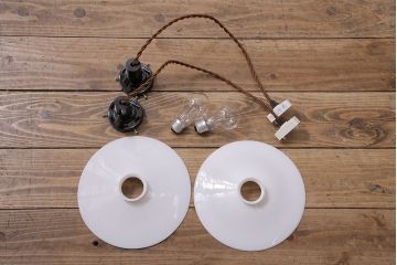 アンティーク照明　戦前　レトロな平笠シェードのペンダントライト2個セット(天井照明、吊り下げ照明、電笠)(R-046182)