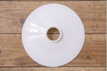 アンティーク照明　昭和レトロ　やわらかな光を放つ平笠シェードの吊り下げ照明(ペンダントライト、天井照明、電笠)(R-046188)