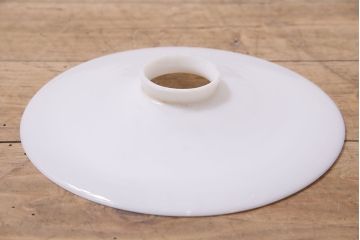 アンティーク照明　昭和レトロ　やわらかな光を放つ平笠シェードの吊り下げ照明(ペンダントライト、天井照明、電笠)(R-046188)