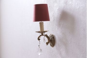 アンティーク照明　フランスアンティーク　赤いシェードが目を引く真鍮製のウォールランプ(壁付け照明、壁掛け照明)(R-046190)