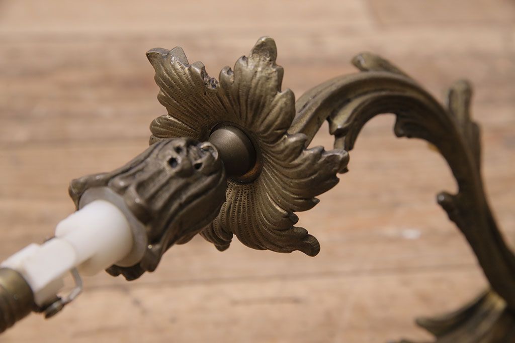 ヴィンテージ照明　フランスビンテージ　大ぶりなルイ15世様式のウォールランプ(壁付け照明、壁掛け照明)(R-046192)