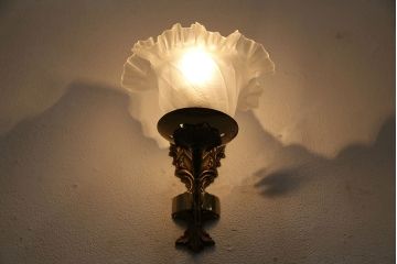 アンティーク照明　フランスアンティーク　クラシックなお部屋にぴったりな真鍮製のウォールランプ(壁付け照明、壁掛け照明)(R-046195)