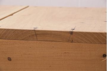 アンティーク雑貨　明治大正期　栗材　ストリップド(剥離)　錆びついた金具が味わい深い銭箱(銭函)(R-046230)