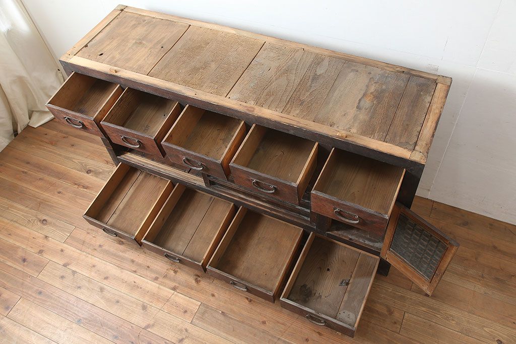 アンティーク家具　明治大正期　和の情緒溢れるデザインの収納箪笥・下段(キャビネット、水屋箪笥)(R-046233)