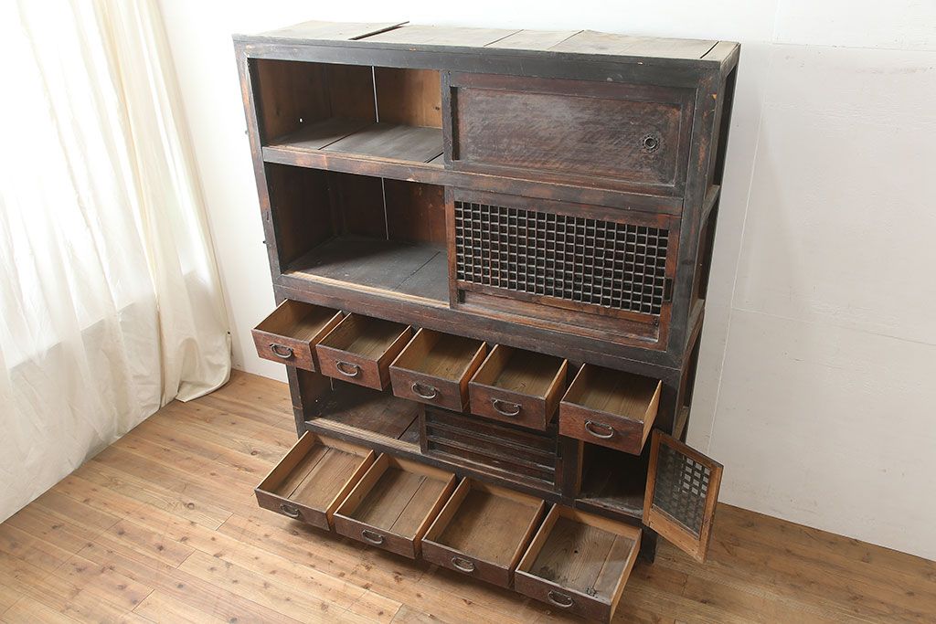 アンティーク家具　明治大正期　和の情緒溢れるデザインの収納箪笥・重ね(キャビネット、水屋箪笥)(R-046234)