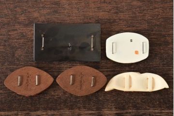 昭和初期　金峯銘　彫刻　帯留など5点(木製、陶器、帯留め)(R-046237)