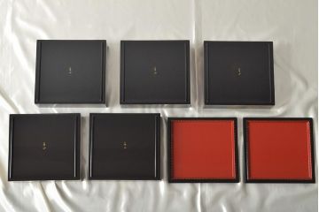 輪島塗　五島屋謹製　松に鶴　沈金蒔絵五段重箱(漆器)(R-046243)