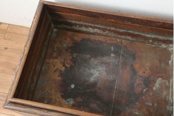アンティーク雑貨　昭和初期　ケヤキ材・黒柿　年月を重ねた風合いが味わい深い長火鉢(木製火鉢)(R-046246)