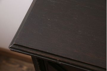 イギリスアンティーク　オーク材　シックな中にも可憐なデザインが光るチェスト(引き出し、キャビネット、収納棚)(R-046247)