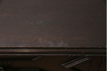 イギリスアンティーク　オーク材　シックな中にも可憐なデザインが光るチェスト(引き出し、キャビネット、収納棚)(R-046247)