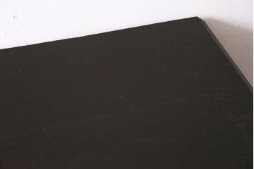 イギリスアンティーク　オーク材　シックな中にも可憐なデザインが光るチェスト(引き出し、キャビネット、収納棚)(R-046247)