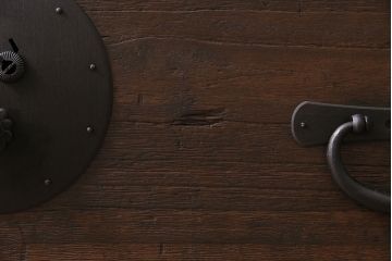 アンティーク家具　前面桐材　大きな丸金具が目を引く明治大正期の重ね箪笥(衣装箪笥、引き出し)(R-046248)