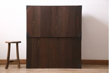 アンティーク家具　前面桐材　大きな丸金具が目を引く明治大正期の重ね箪笥(衣装箪笥、引き出し)(R-046248)