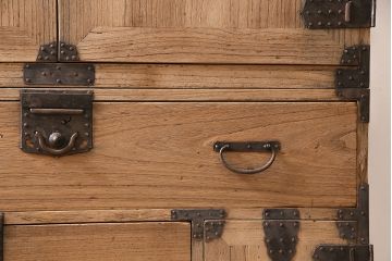 アンティーク家具　明治期　ストリップド(剥離)　総桐材　古い木の杢目が際立つ観音扉の重ね箪笥(タンス、桐箪笥、桐タンス、チェスト、桐たんす)(R-046249)