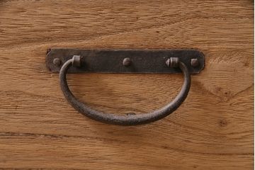 アンティーク家具　明治期　ストリップド(剥離)　総桐材　古い木の杢目が際立つ観音扉の重ね箪笥(タンス、桐箪笥、桐タンス、チェスト、桐たんす)(R-046249)