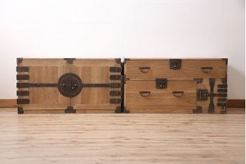 アンティーク家具　明治期　ストリップド(剥離)　総桐材　古い木の杢目が際立つ観音扉の重ね箪笥(タンス、桐箪笥、桐タンス、チェスト、桐たんす)(R-046249)