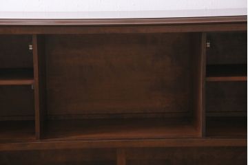 中古　ビンテージ　松本民芸家具　金色の取っ手が可愛らしいC型サイドボード(食器棚、キャビネット、収納棚)(定価約70万円)(R-046250)