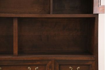 中古　ビンテージ　松本民芸家具　金色の取っ手が可愛らしいC型サイドボード(食器棚、キャビネット、収納棚)(定価約70万円)(R-046250)