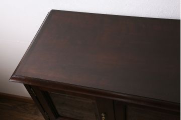 中古　ビンテージ　松本民芸家具　金色の取っ手が可愛らしいC型サイドボード(食器棚、キャビネット、収納棚)(定価約70万円)(R-046250)