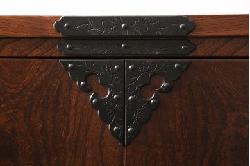 リメイク家具　伝統民芸　岩谷堂箪笥　衣装盆付き　2wayが便利な脚付サイドボード(衣装箪笥、引き出し、収納棚)(R-046252)