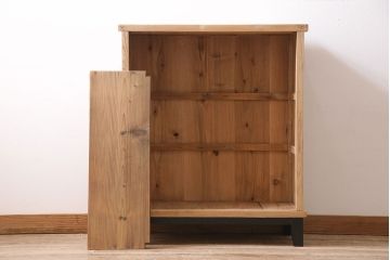 アンティーク家具　ストリップド(剥離)　黒い脚がアクセントのシンプルなオープンラック(棚、シェルフ)(R-046254)