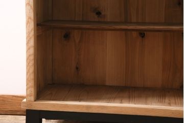 アンティーク家具　ストリップド(剥離)　黒い脚がアクセントのシンプルなオープンラック(棚、シェルフ)(R-046254)