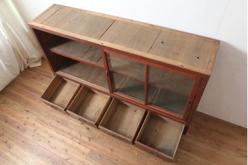 アンティーク家具　昭和初期　前面ヒノキ　赤みがかった木肌が美しい戸棚・下段(収納棚、キャビネット)(R-046257)
