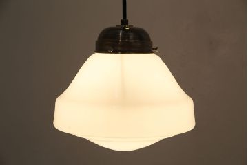 アンティーク照明　レトロな乳白色のガラスシェード照明(吊り下げ照明、天井照明)(R-046261)