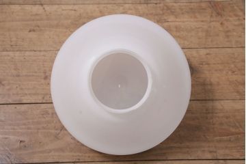アンティーク照明　レトロな乳白色のガラスシェード照明(吊り下げ照明、天井照明)(R-046261)