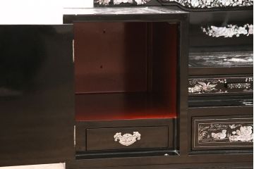 中古　韓国　螺鈿細工　存在感抜群!煌びやかで凝った意匠が目を引く鏡台(ドレッサー)(R-046263)