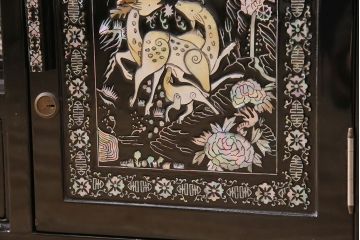 中古　韓国　螺鈿細工　存在感抜群!煌びやかで凝った意匠が目を引く鏡台(ドレッサー)(R-046263)