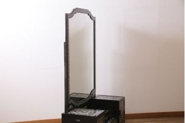 中古　韓国　螺鈿細工　存在感抜群!煌びやかで凝った意匠が目を引く鏡台(ドレッサー)(R-046263)
