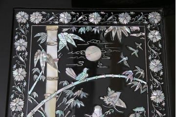 中古　韓国　螺鈿細工　存在感抜群!煌びやかで凝った意匠が目を引く鏡台(ドレッサー)(R-046263)