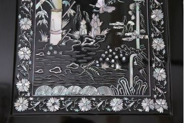 中古　韓国　螺鈿細工　存在感抜群!煌びやかで凝った意匠が目を引く鏡台(ドレッサー)(R-046263)
