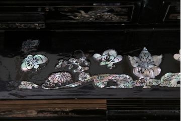中古　韓国　螺鈿細工　存在感抜群!煌びやかで凝った意匠が目を引く鏡台(ドレッサー)(R-046263)