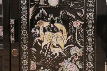 中古　韓国　螺鈿細工　存在感抜群!煌びやかで凝った意匠が目を引く鏡台(ドレッサー)(R-046263)