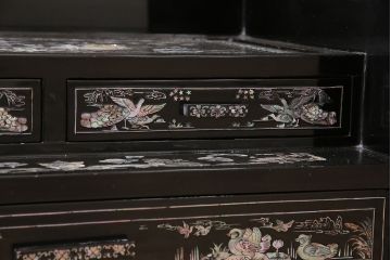 中古　韓国　螺鈿細工　存在感抜群!煌びやかで凝った意匠が目を引く鏡台(ドレッサー)(R-046263)