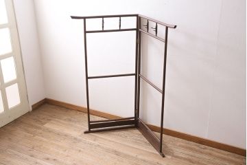ヴィンテージ家具　昭和中期　桑材　フック付き　深みのある色合いが上品な衣桁(着物掛け、ハンガーラック、ビンテージ)(R-046264)