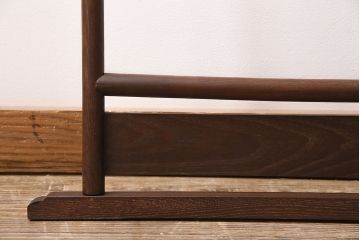 ヴィンテージ家具　昭和中期　桑材　フック付き　深みのある色合いが上品な衣桁(着物掛け、ハンガーラック、ビンテージ)(R-046264)